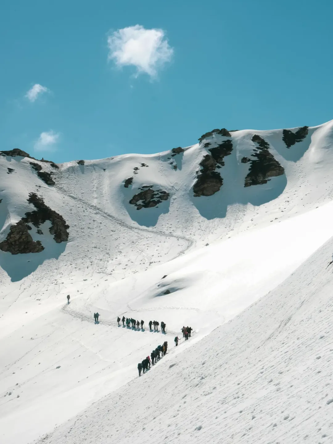 Sar pass trek ⛰️The Sar Pass Trek is a popular trekking route in the Parvati Valley of Himachal